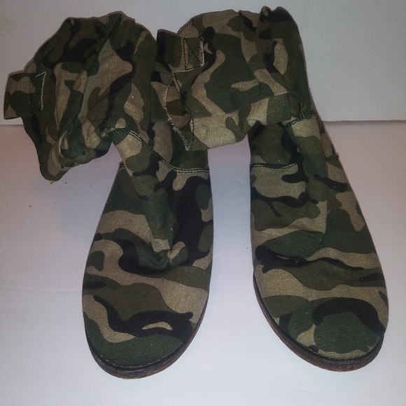 Boots - Picture 2 of 3